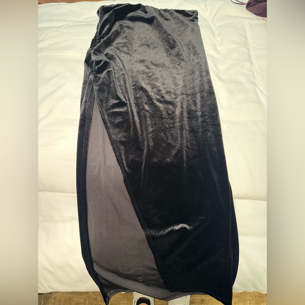 Black Velvet Skirt With Leg Slip